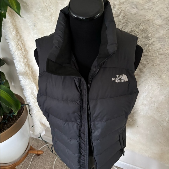 Northface puffer vest - Picture 2 of 11